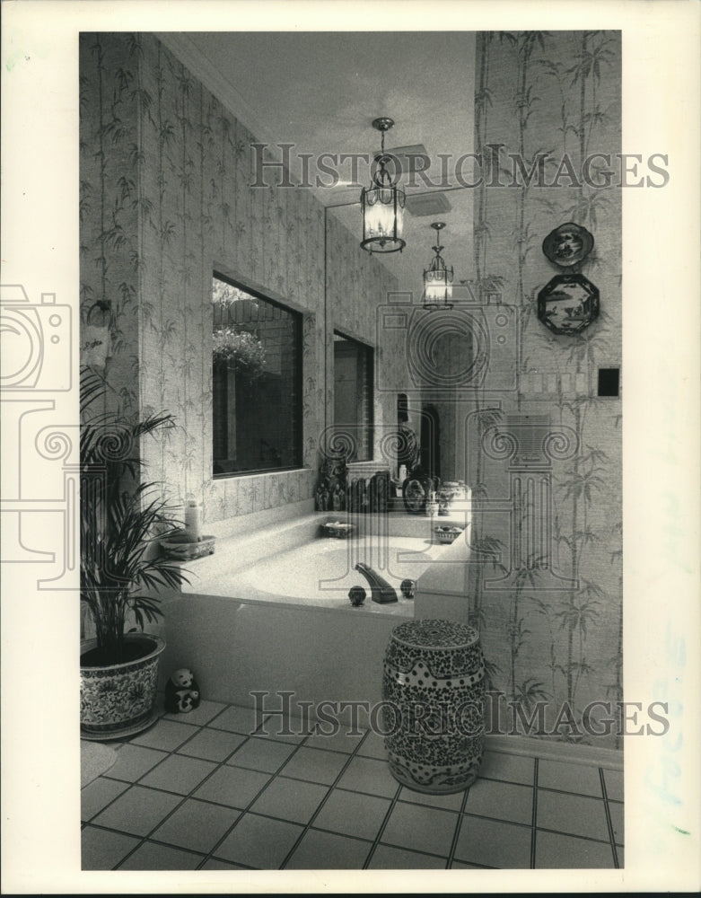 1988 Home Focus - Decorating a bathroom just like any other room - Historic Images