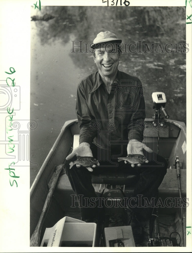 1986 Press Photo Harry Hilderbrand bream fishing on the Ruddock canal - Historic Images