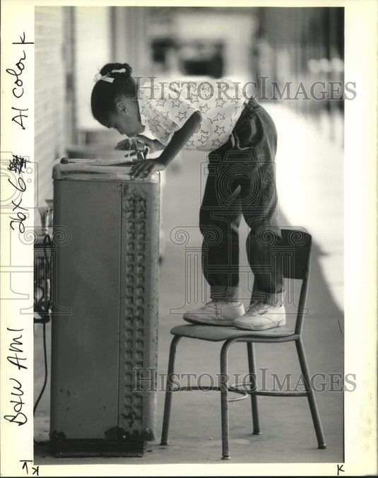 1988 Press Photo Gia Landry gets a drink at Hynes Elementary School - nob37136 - Historic Images