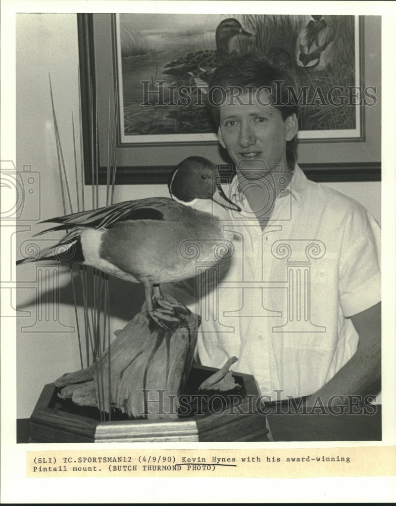 1990 Press Photo Kevin Hynes with his award-winning Pintail mount - Historic Images