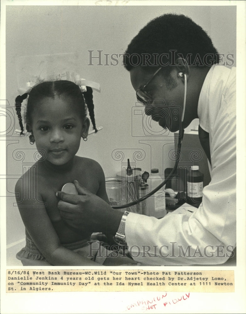 1984 Press Photo Danielle Jenkins checked by her Doctor at the Ida Hymel Center - Historic Images