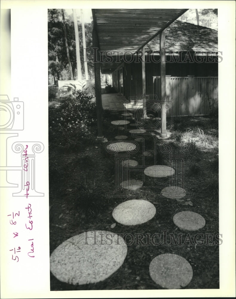 1989 Press Photo Housing - Landscape design at a home in Riverwood Subdivision - Historic Images