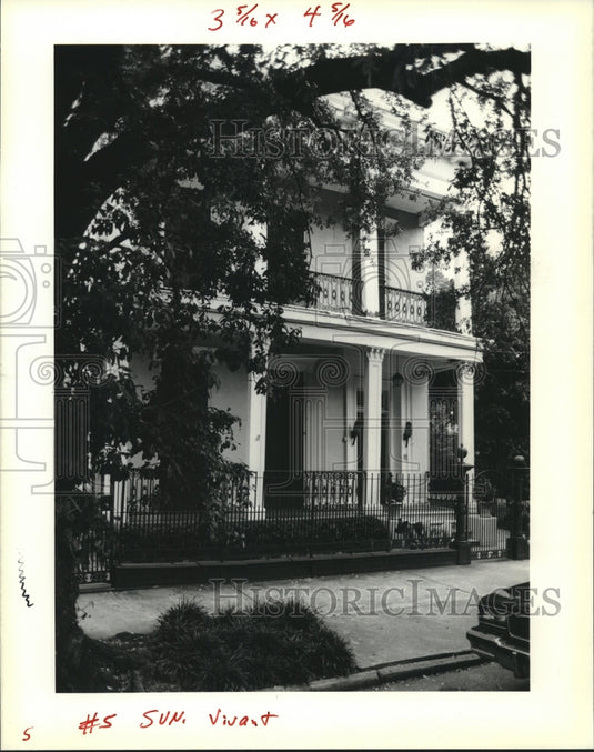 1989 Press Photo Housing - Exterior of Strachan house at 1717 Coliseum - Historic Images