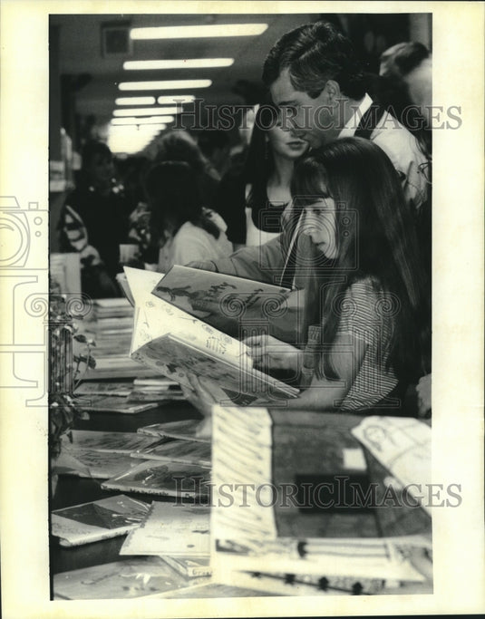 1995 Press Photo Erin Cesta at Author's Night in Harry Hurst Middle School - Historic Images