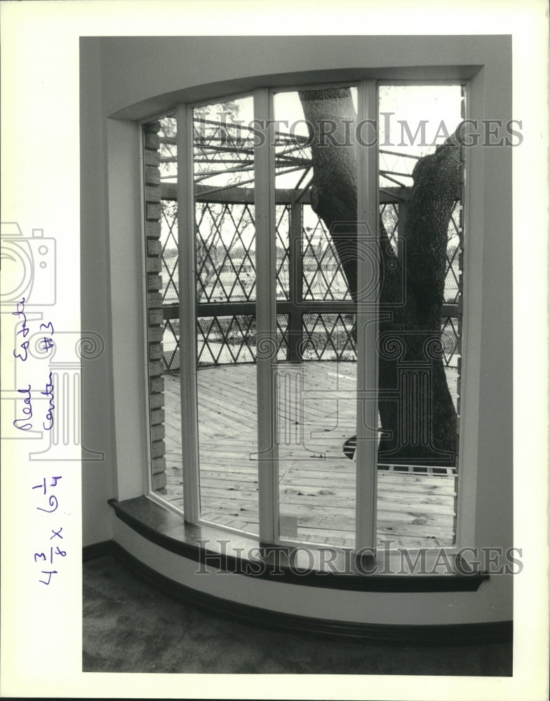 1989 Press Photo Housing - Circular windows at Beltran home at West End Blvd. - Historic Images