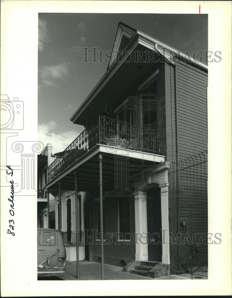 1990 Press Photo Housing - Exterior of the house located at 823 Orleum Street - Historic Images