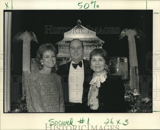 1990 Press Photo Janet Larue, Milton Hilbert, Jr. and Peggy Read, City Park - Historic Images
