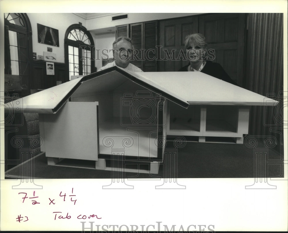 1989 Press Photo William Mouton and Delores Alton with New Home Model - Historic Images