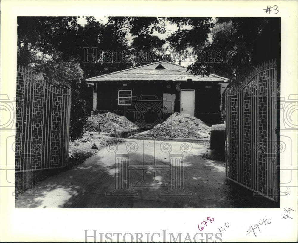 1989 Press Photo House sold at 9 Wren Street now being renovated. - Historic Images