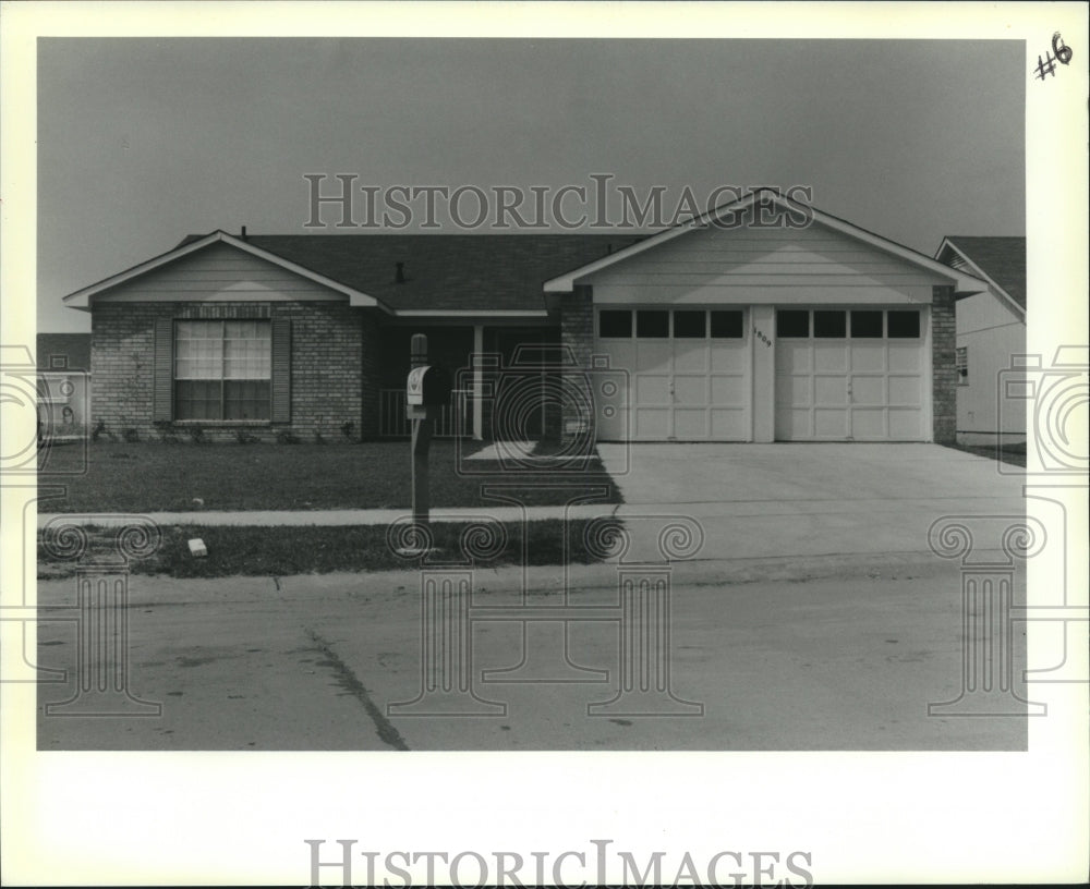 1989 Press Photo Exterior of the sold property located at 1809 Newbury Court. - Historic Images