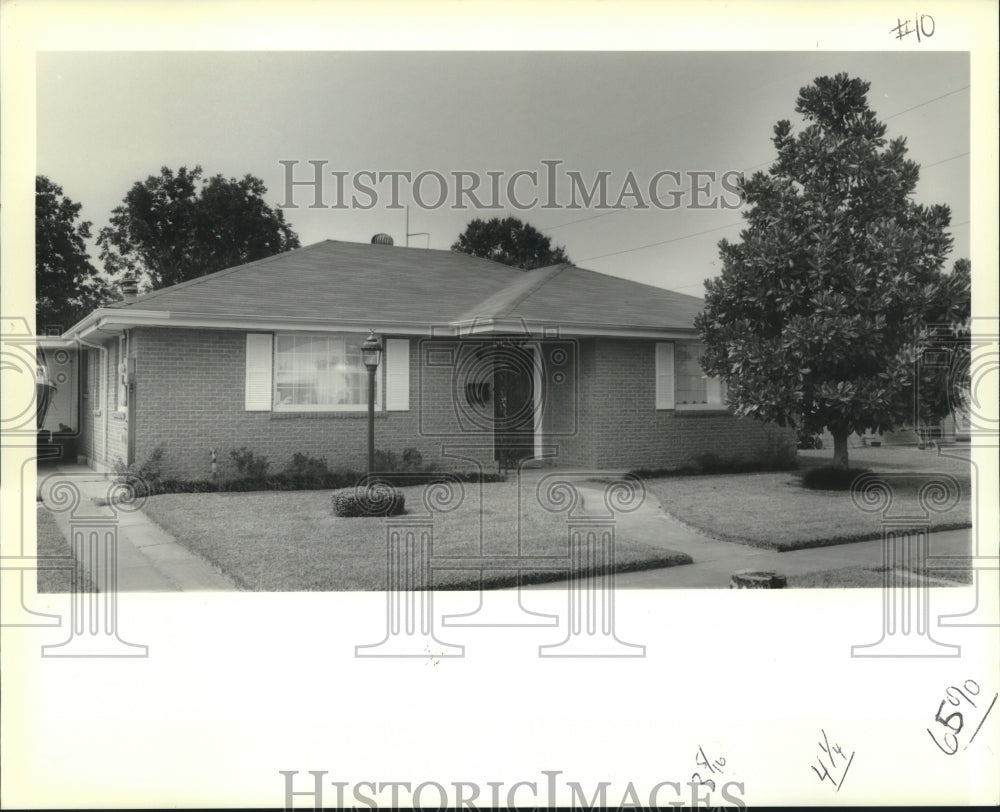 1989 Press Photo Real estate photo of 210 West Prosper Street, Chalmette. - Historic Images