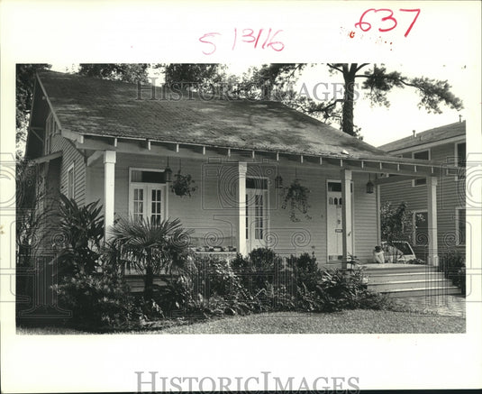 1989 Press Photo Real estate photo of 210 Avenue East, Old Metairie. - Historic Images