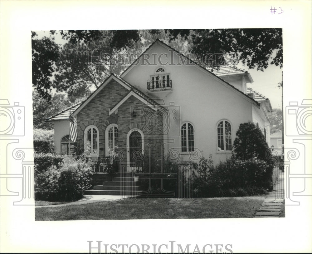 1989 Press Photo Real estate transfer photo of 5830 Memphis Street, New Orleans. - Historic Images