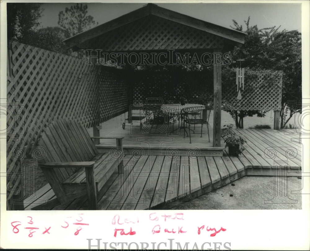 1989 Press Photo Real estate photo of privacy deck at home in Folsom. - Historic Images