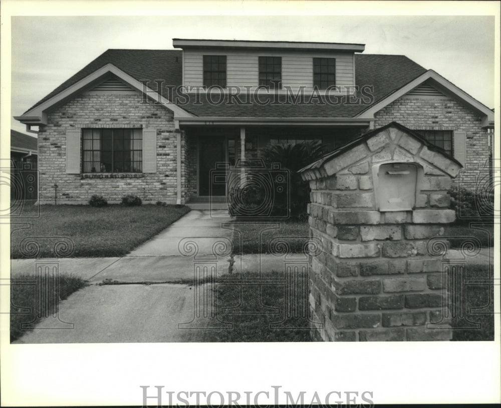 1989 Press Photo Real estate photo of 616 Fleurie Drive in Kenner. - Historic Images