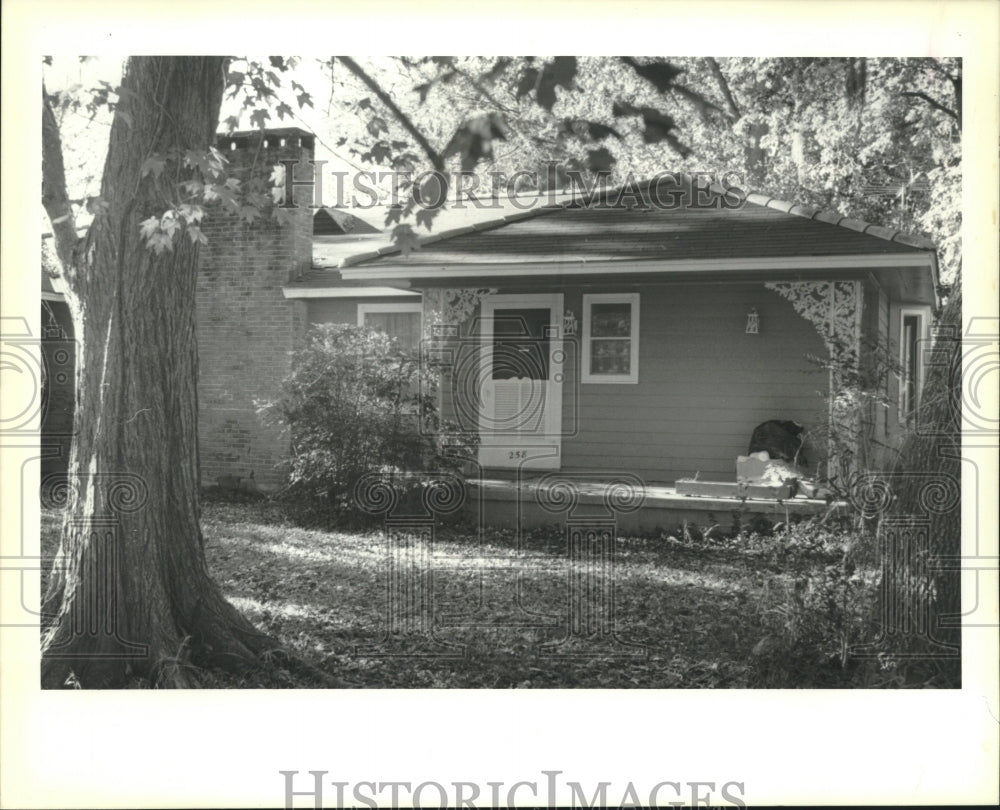 1989 Press Photo Real estate photo of 258 Garden Road, River Ridge. - Historic Images