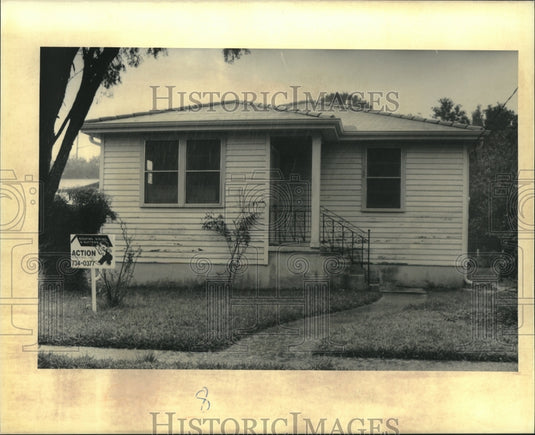 1989 Press Photo Real estate photo of 310 West St. Jean Baptist, Chalmette. - Historic Images