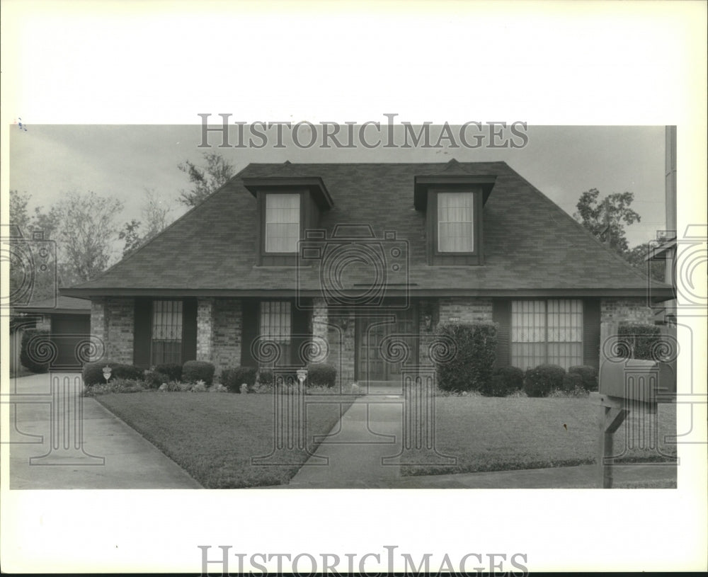 1989 Press Photo Real estate photo of 5206 Alphonse Court, Metairie. - nob37364 - Historic Images