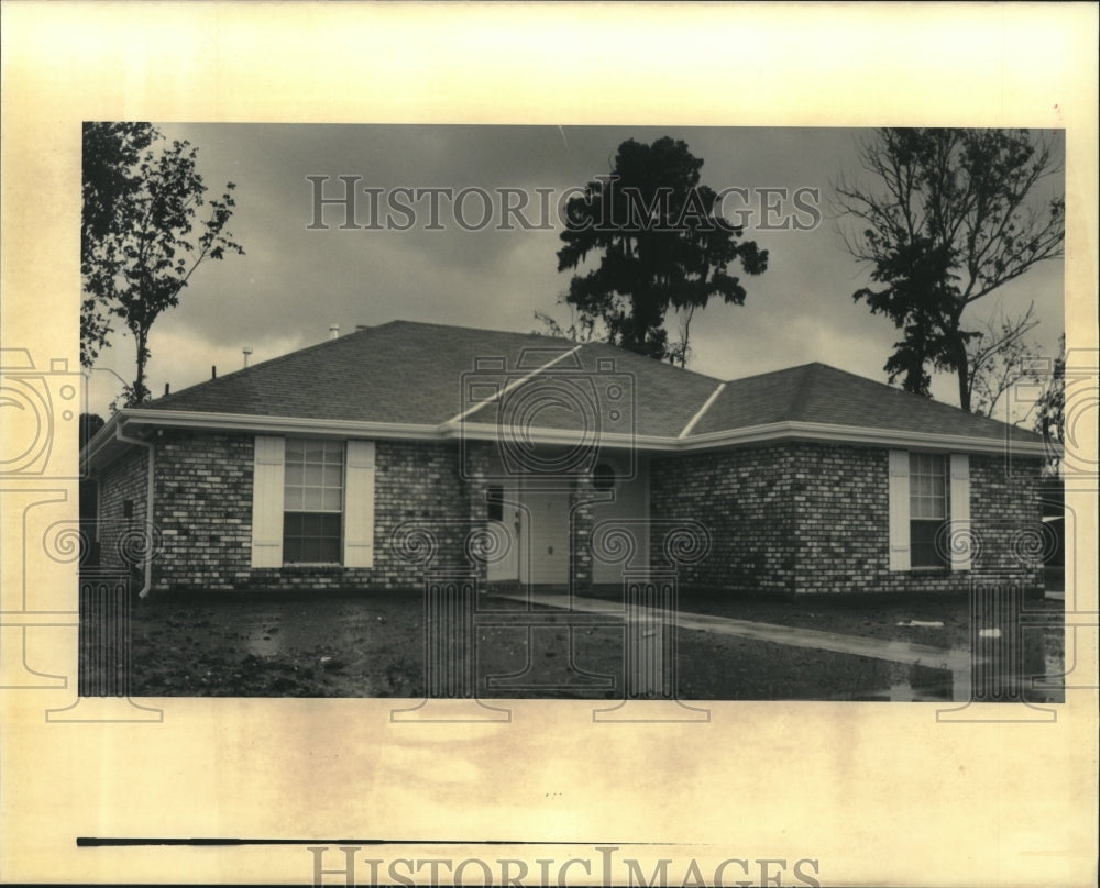 1989 Press Photo Real estate photo of 3309 Lakewood Drive, Violet, Louisiana. - Historic Images