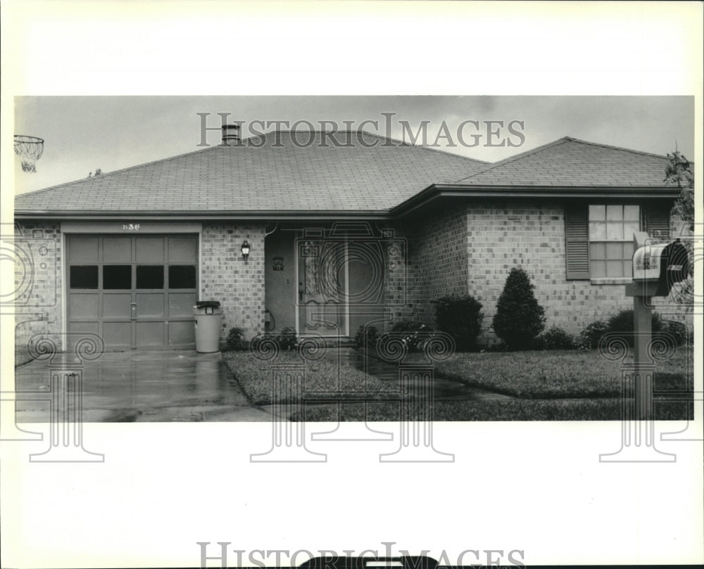 1989 Press Photo Real estate photo of 836 Sessions Lane, New Orleans. - Historic Images