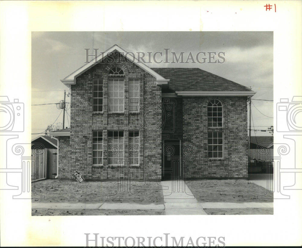 1990 Press Photo Real estate transfer - 2808 de Bouchel Blvd. - Historic Images