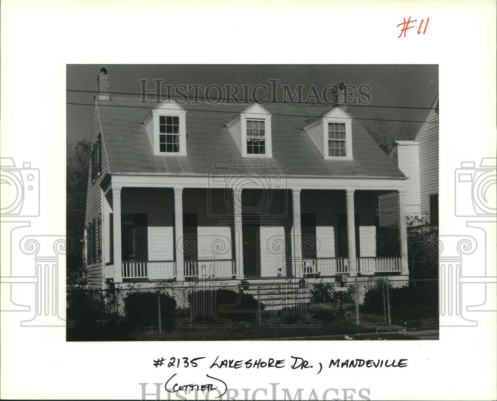 1990 Press Photo Real estate photo of 2135 Lakeshore Drive, Mandeville. - Historic Images