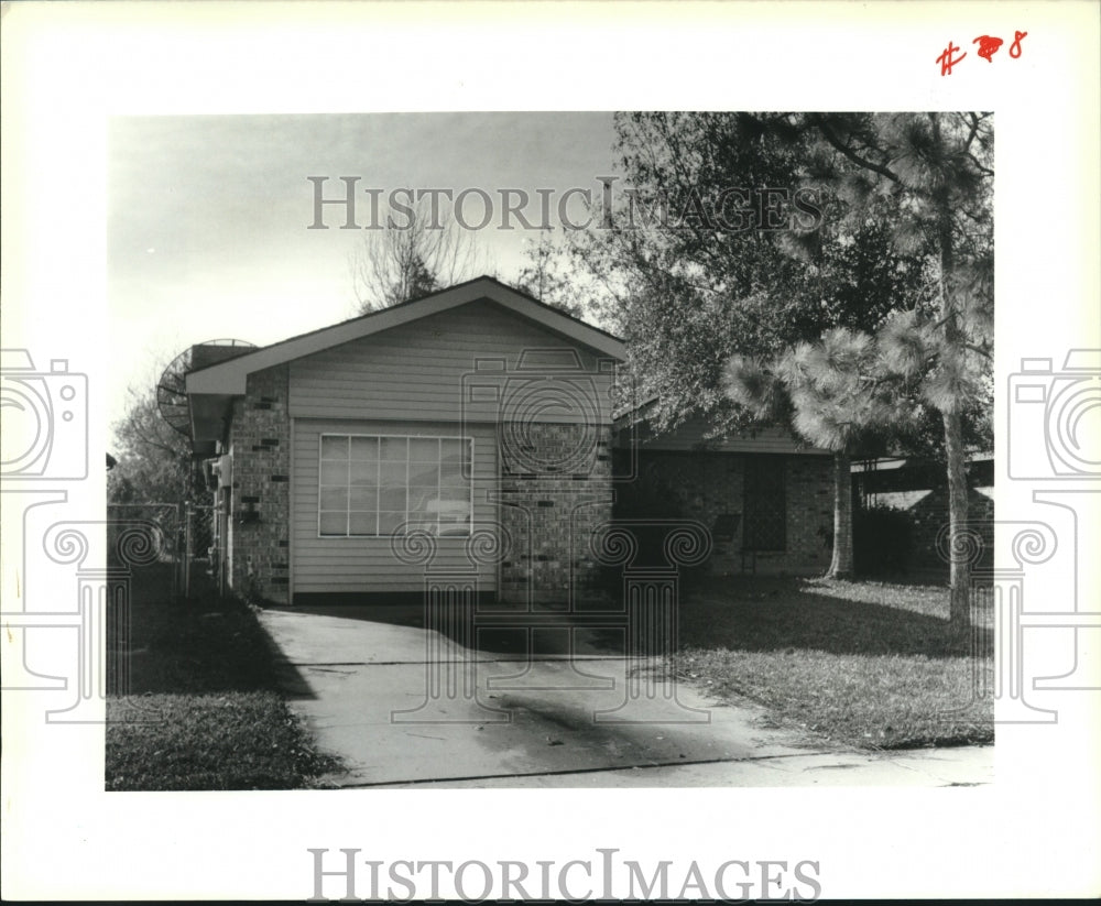 1990 Press Photo Real estate transfer photo of 5400 Norgate Drive, New Orleans. - Historic Images