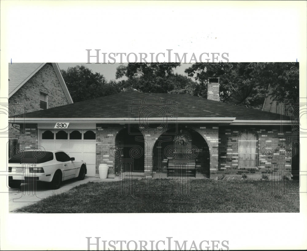 1990 Press Photo Residential property at 330 Ridgeway Drive in Metairie - Historic Images