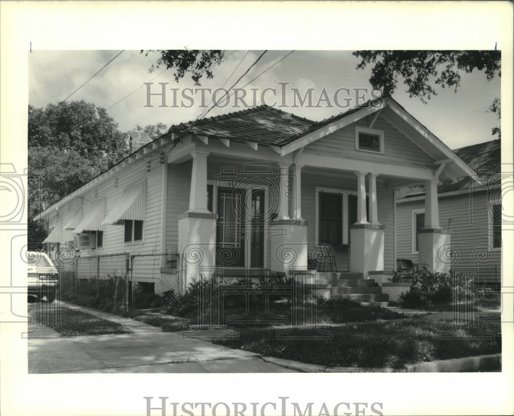 1990 Press Photo Home Mug-Property at 327 North St. Patrick - Historic Images