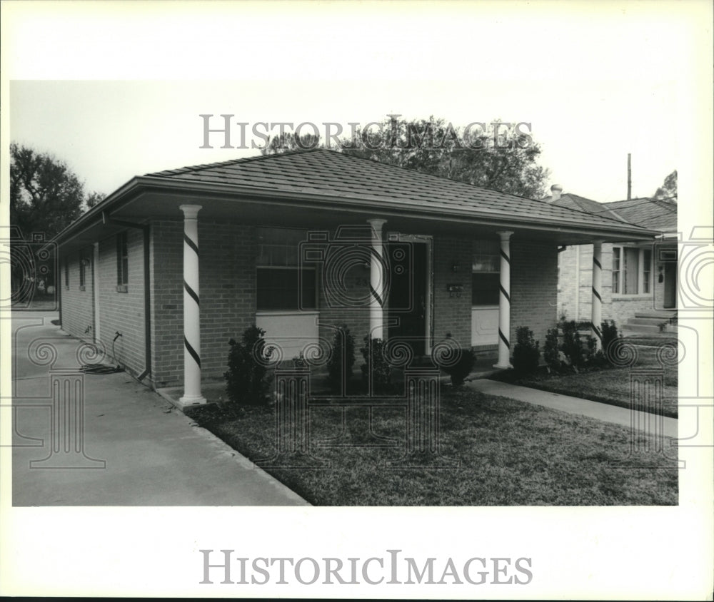 1990 Press Photo The Mang&#39;s home at 230 Central Avenue, Jefferson - Historic Images