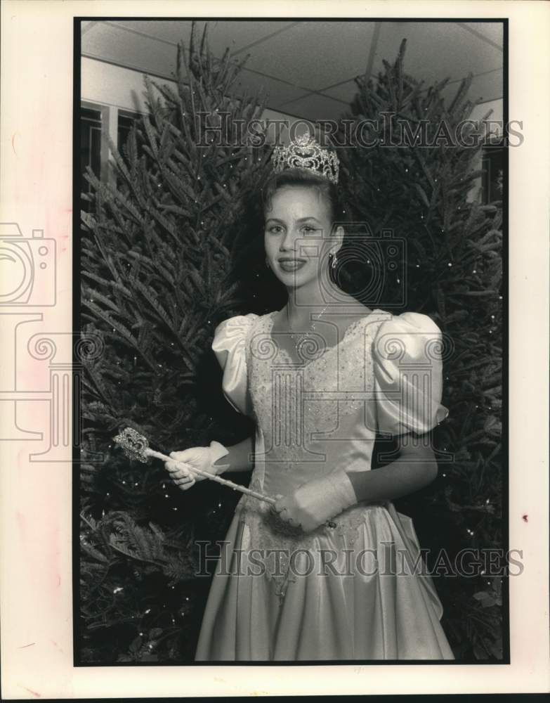 1990 Press Photo Virginia Logan Howcott, Queen- Squires Ball - Historic Images