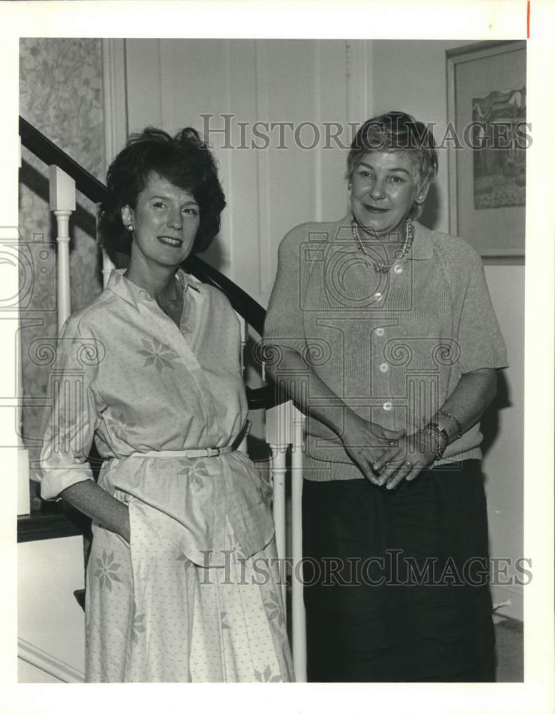 1987 Press Photo Nell Howcott &amp; Joan Samson at a benefit fund raiser - Historic Images