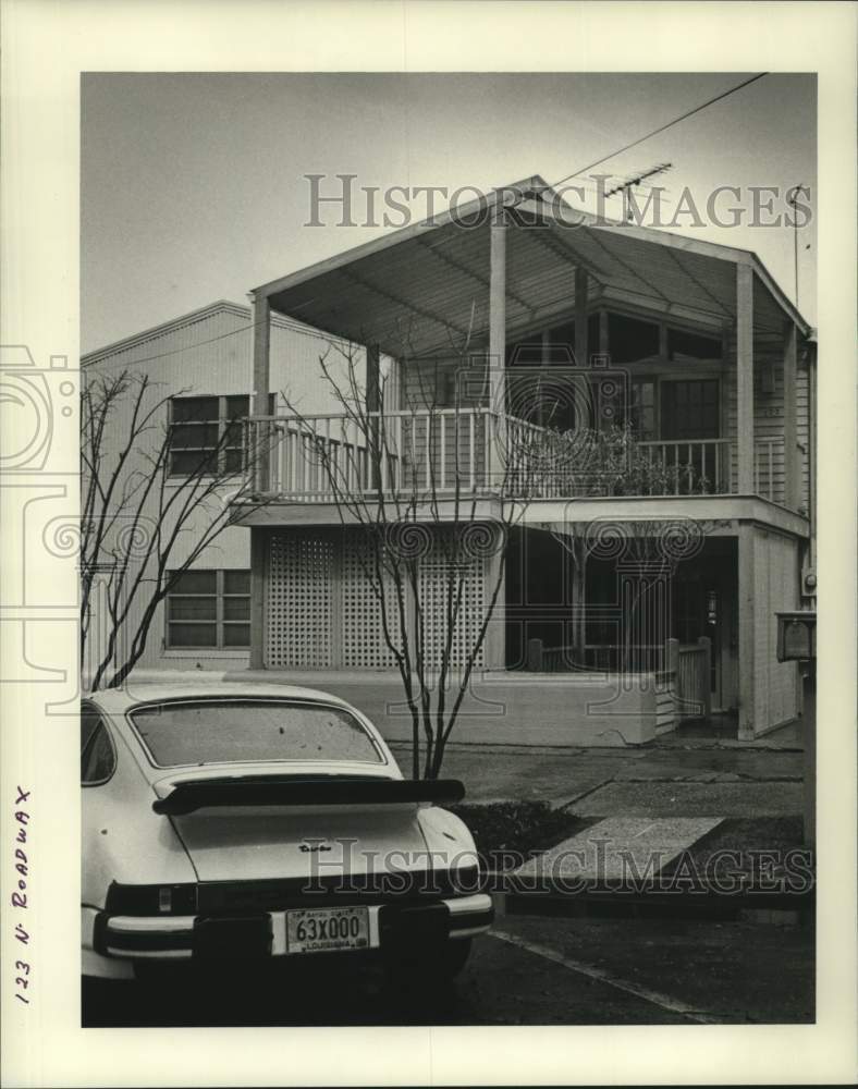 1987 Press Photo Housing - Exterior of the house located at 123 N. Roadwax - Historic Images