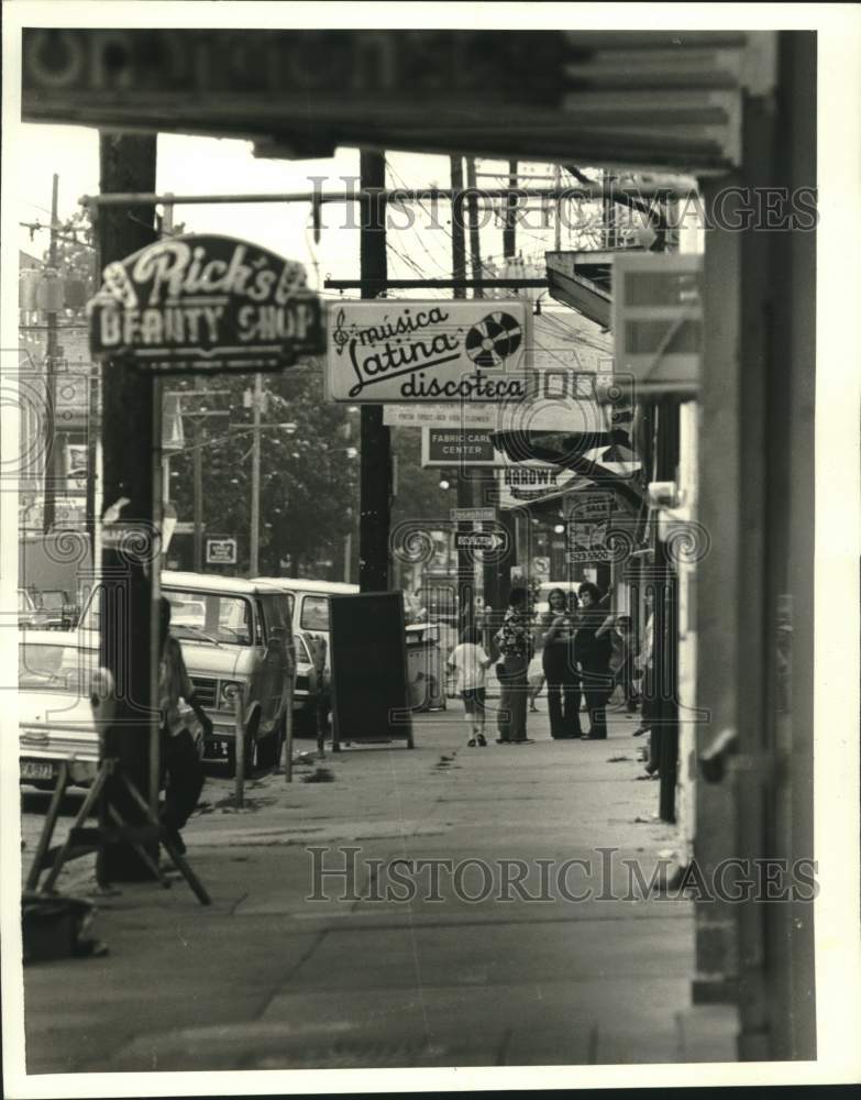 Press Photo Magazine Street businesses - Historic Images