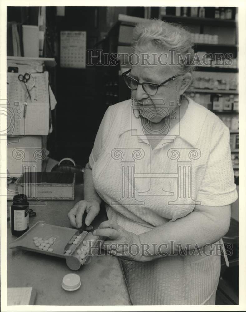 1979 Press Photo Store owner and pharmacist Ruth Howell at work. - nob37538 - Historic Images