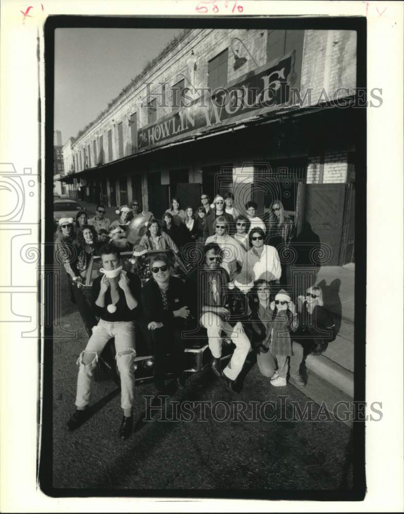 1992 Press Photo Patrons of Howlin Wolf posing outside the venue. - nob37550 - Historic Images