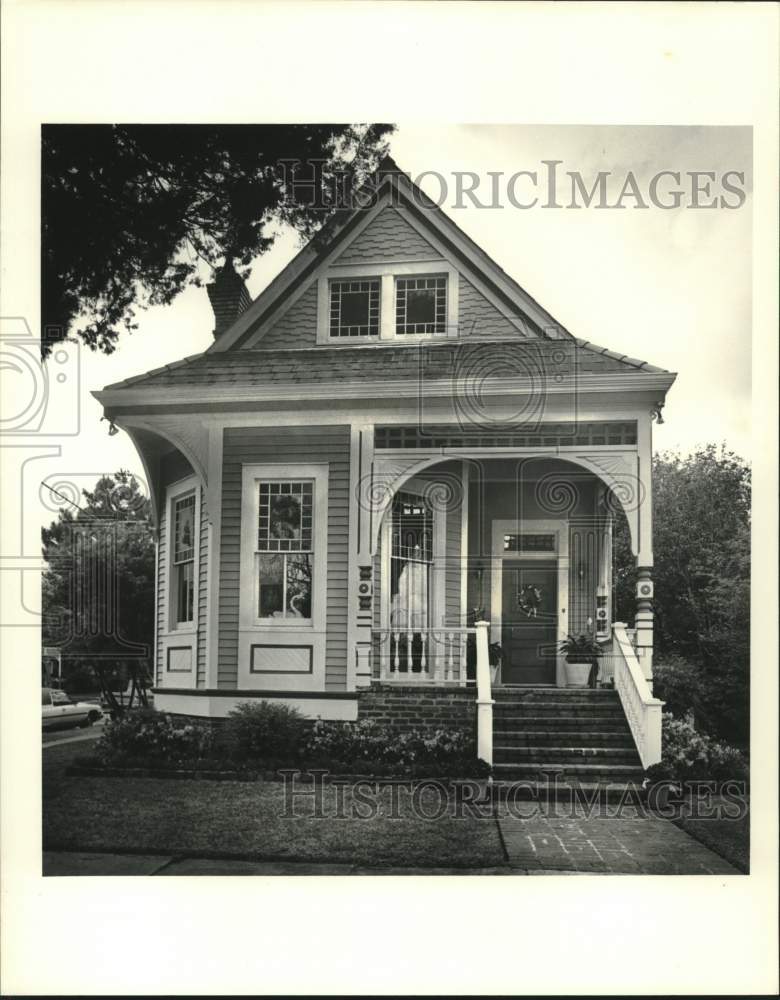 1988 Press Photo Exterior Entrance to House with Small Front Porch - Historic Images