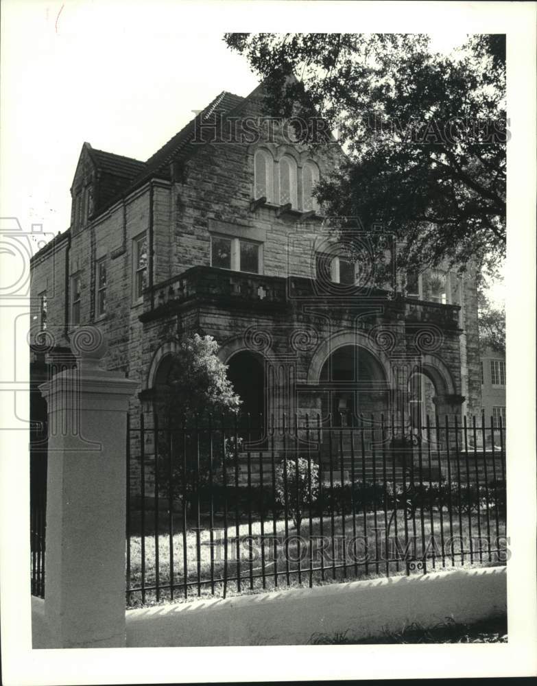 1987 Press Photo Real estate photo of 3804 St. Charles Avenue. New Orleans - Historic Images