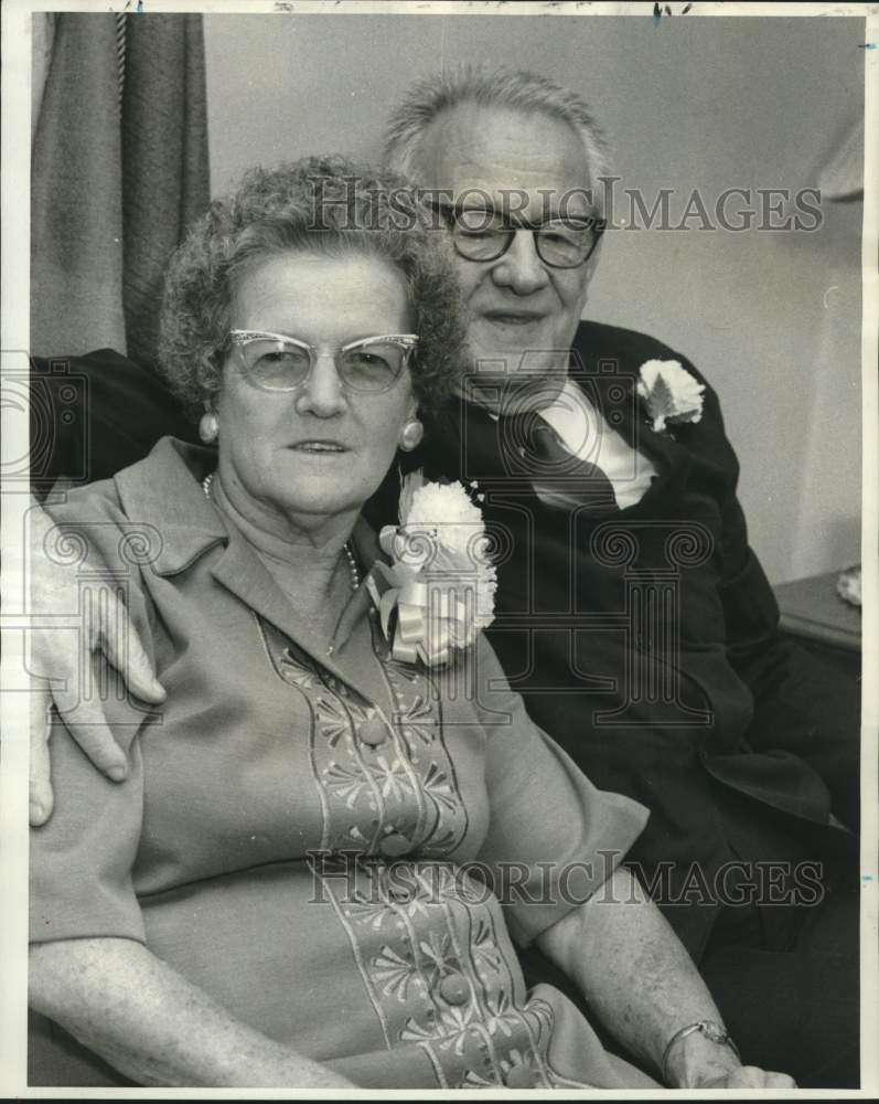 1976 Press Photo Golden Wedding Anniversary of Mr. &amp; Mrs. Frank Horstmann - Historic Images