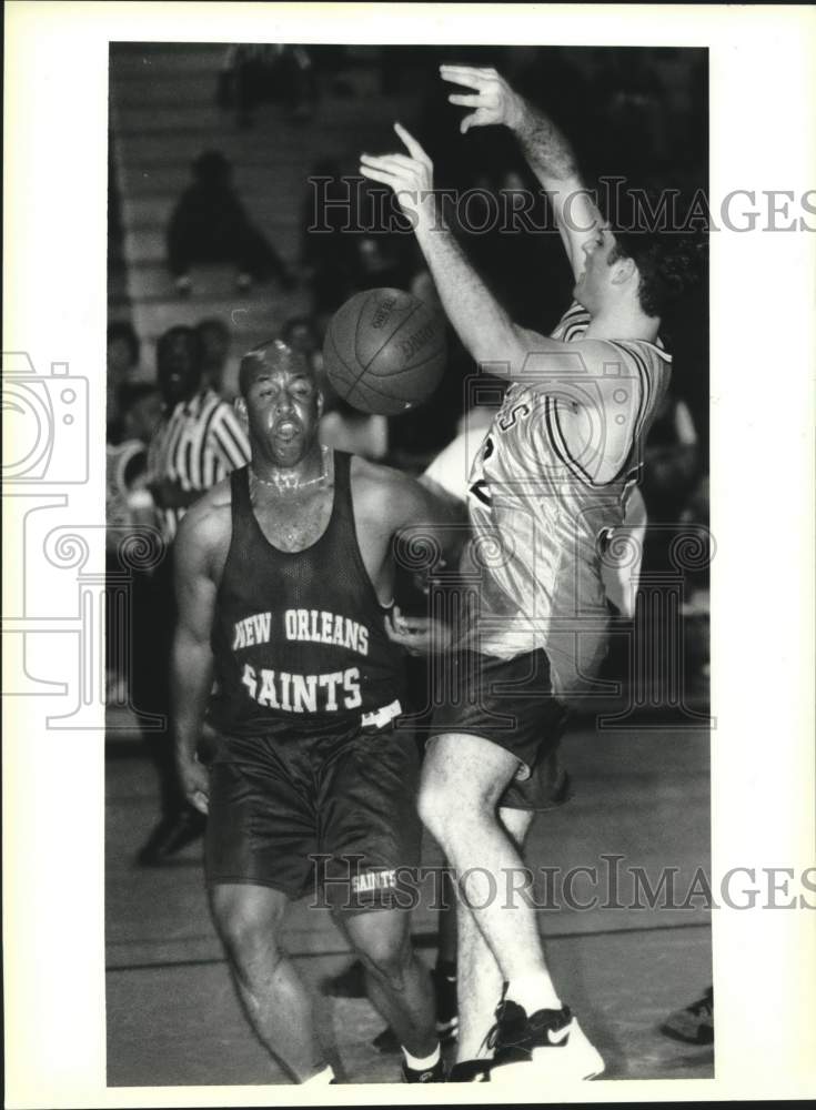 1995 Press Photo Basketball players Mark Dupre and Dalton Hillard - Historic Images