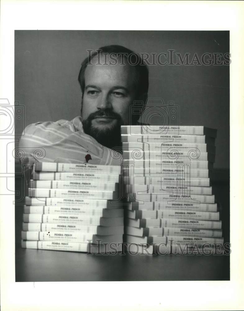 1993 Press Photo Tracy Humble, Where Inmates Stay &amp; Convicts Run author - Historic Images