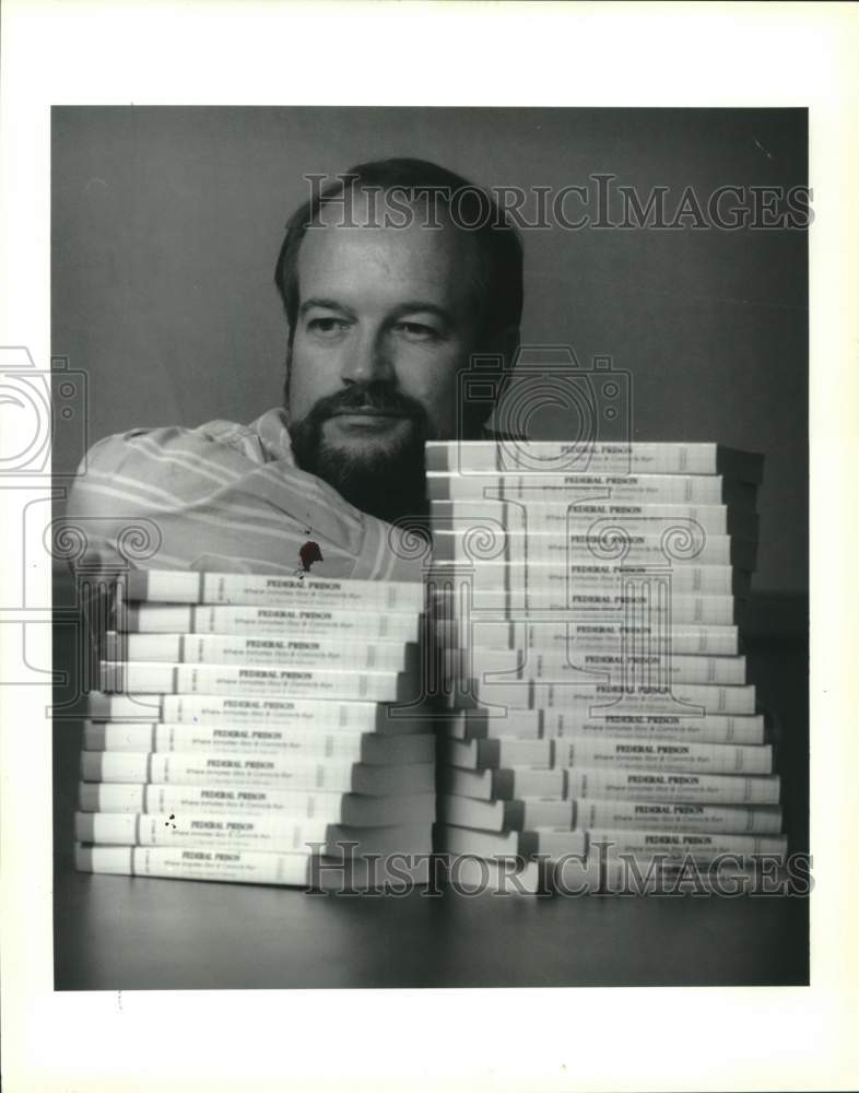 1993 Press Photo Tracy Humble, Where Inmates Stay & Convicts Run author - Historic Images