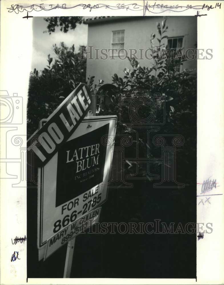 1993 Press Photo Sold Sign and house at Fontainebleau, State Street Drive - Historic Images