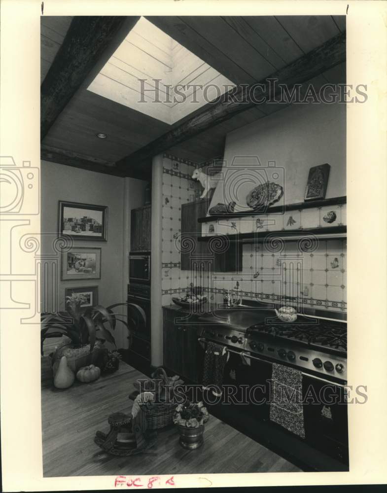 1987 Press Photo Plenty of art in this country-styled kitchen - Historic Images