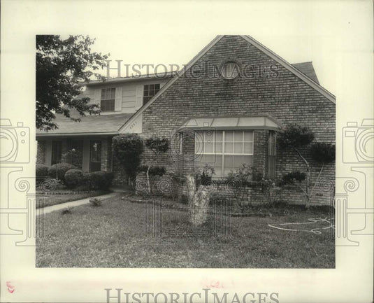 1988 Press Photo House transfer at 8221 Aberdeen Road (Eastern New Orleans) - Historic Images