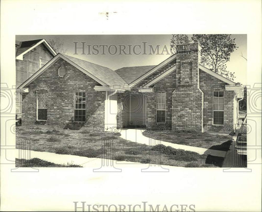 1988 Press Photo Housing - Sold property at 3205 Lakewood Drive in Violet - Historic Images