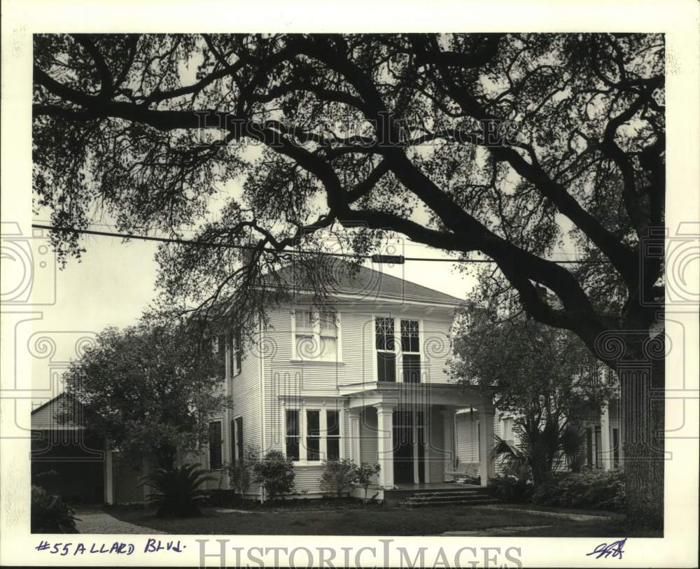 1988 Press Photo Housing - House located at #55 Allard Boulevard - Historic Images