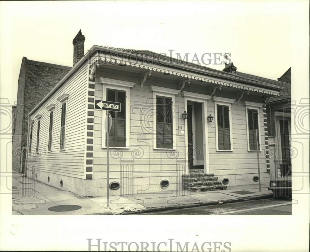 1988 Press Photo Housing - House located at 741 Barracks - Historic Images