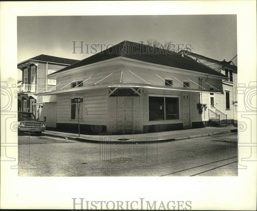 1988 Press Photo Building at 1001 St. Roch Street under renovation - nob37846 - Historic Images