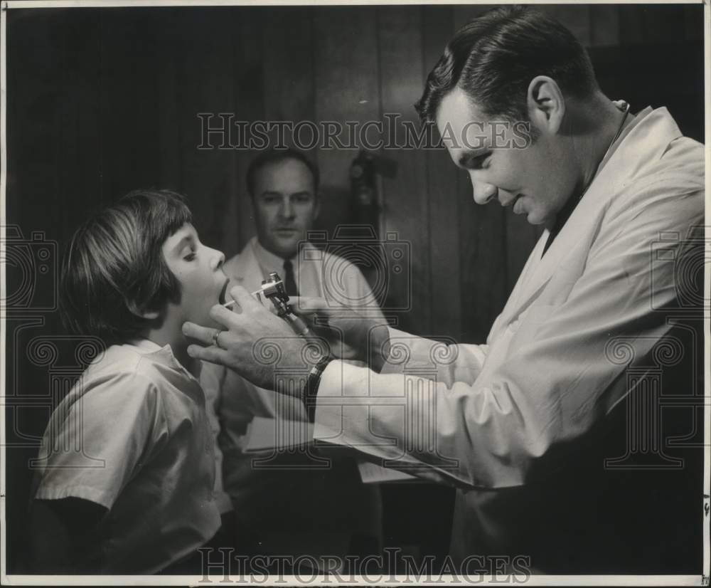 1969 Med Student Bryon Hemard examines clinic patient, Sharon Keller-Historic Images